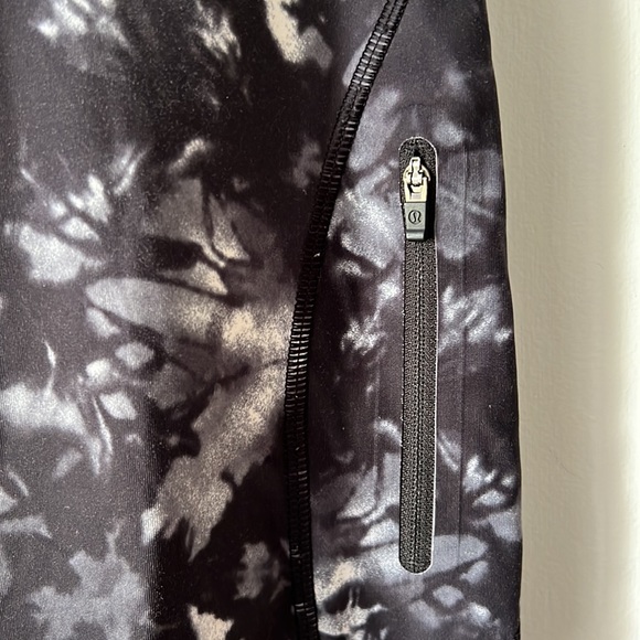 Lululemon Cropped Leggings - Picture 4 of 7